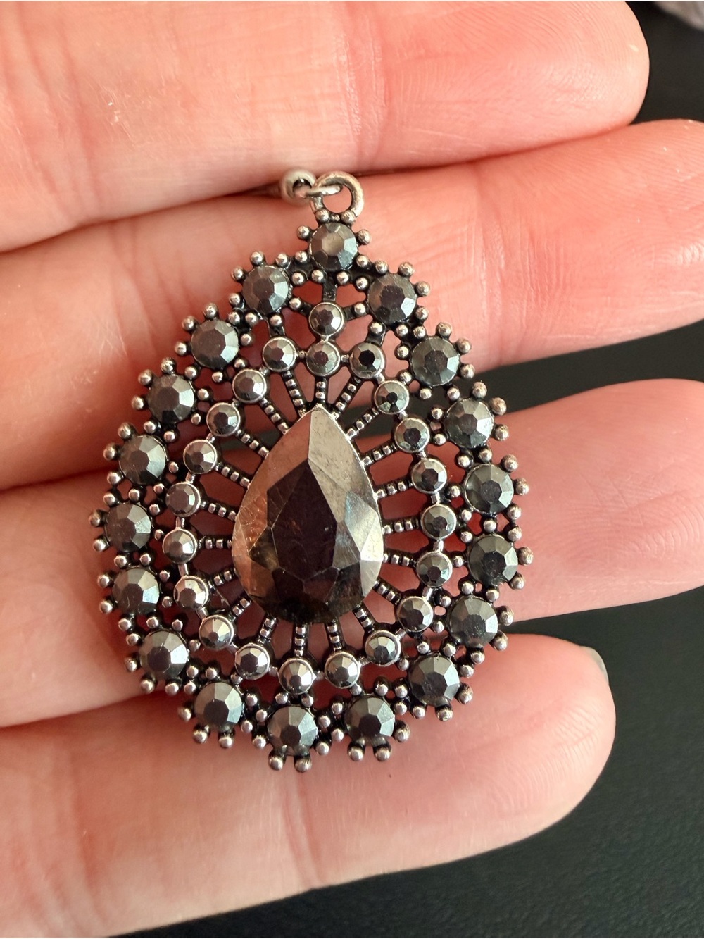 Vintage-Inspired Black Teardrop Pendant earring - Elegant Women's Jewelry